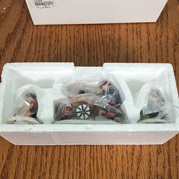 Dept 56 Heritage Village New England Collection 3 pc Harvest Seed Cart MINT - Picture 3 of 5